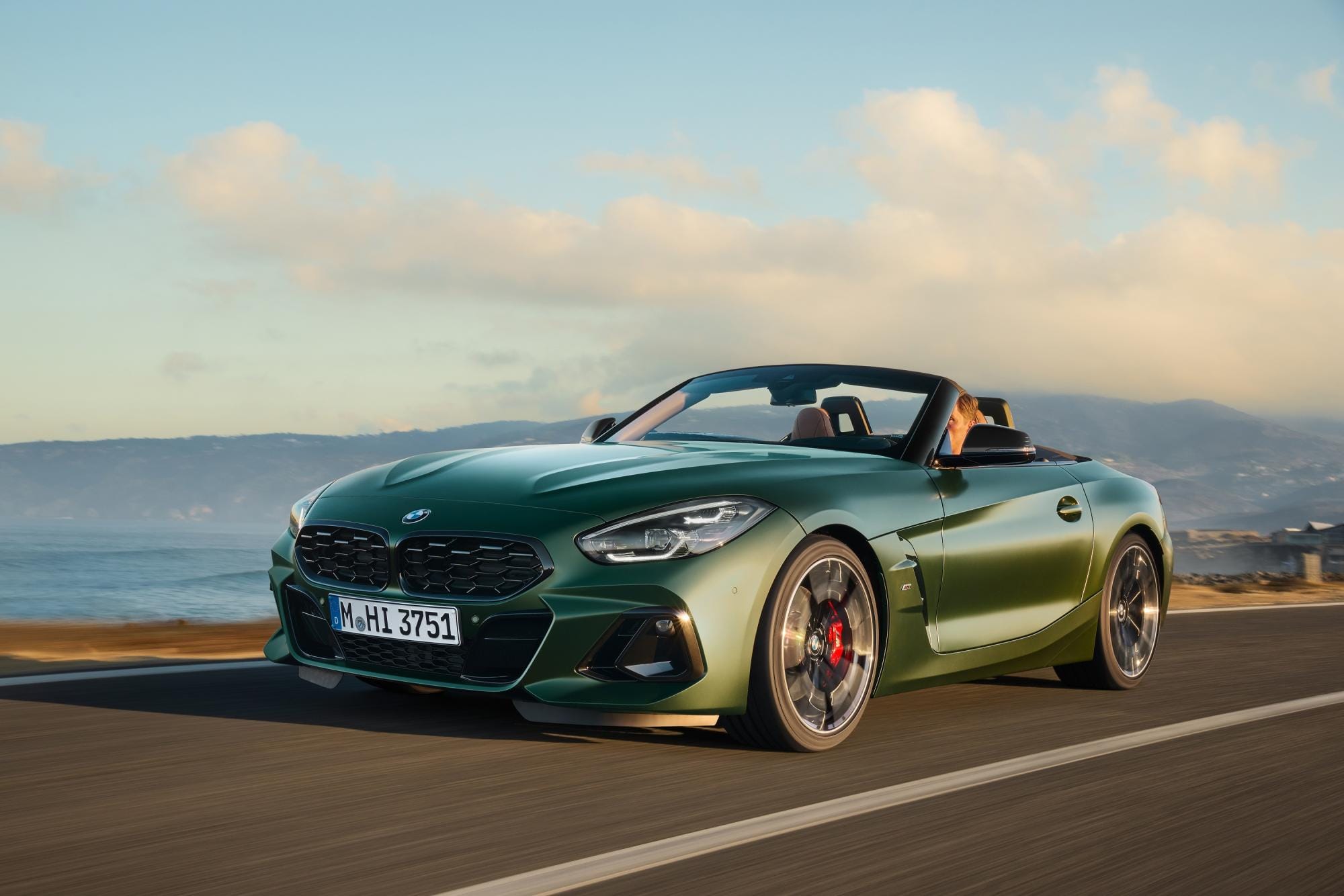 bmw-z4-m40i-pure-impulse-edition-front-quarter-c259
