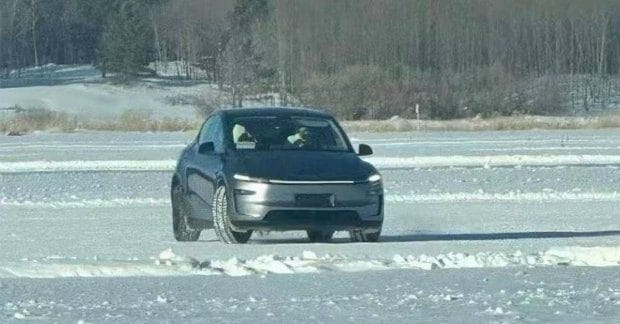 tesla-model-y-facelift-spy-shots-3-ac15