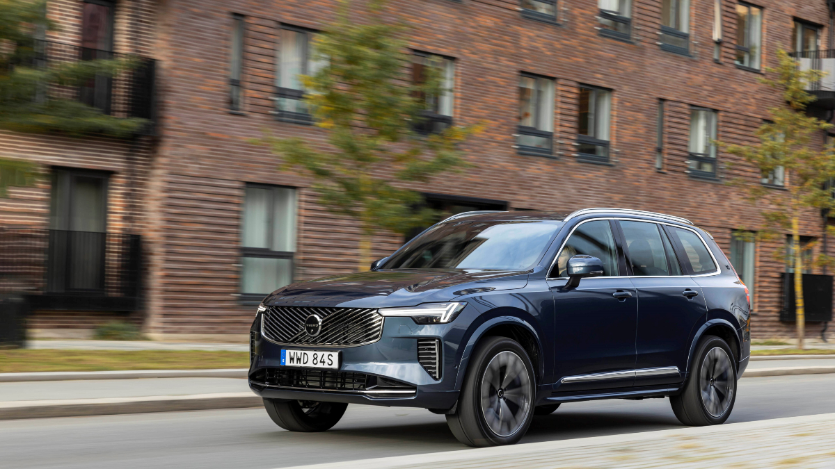 New Volvo XC90 B5 - dynamic